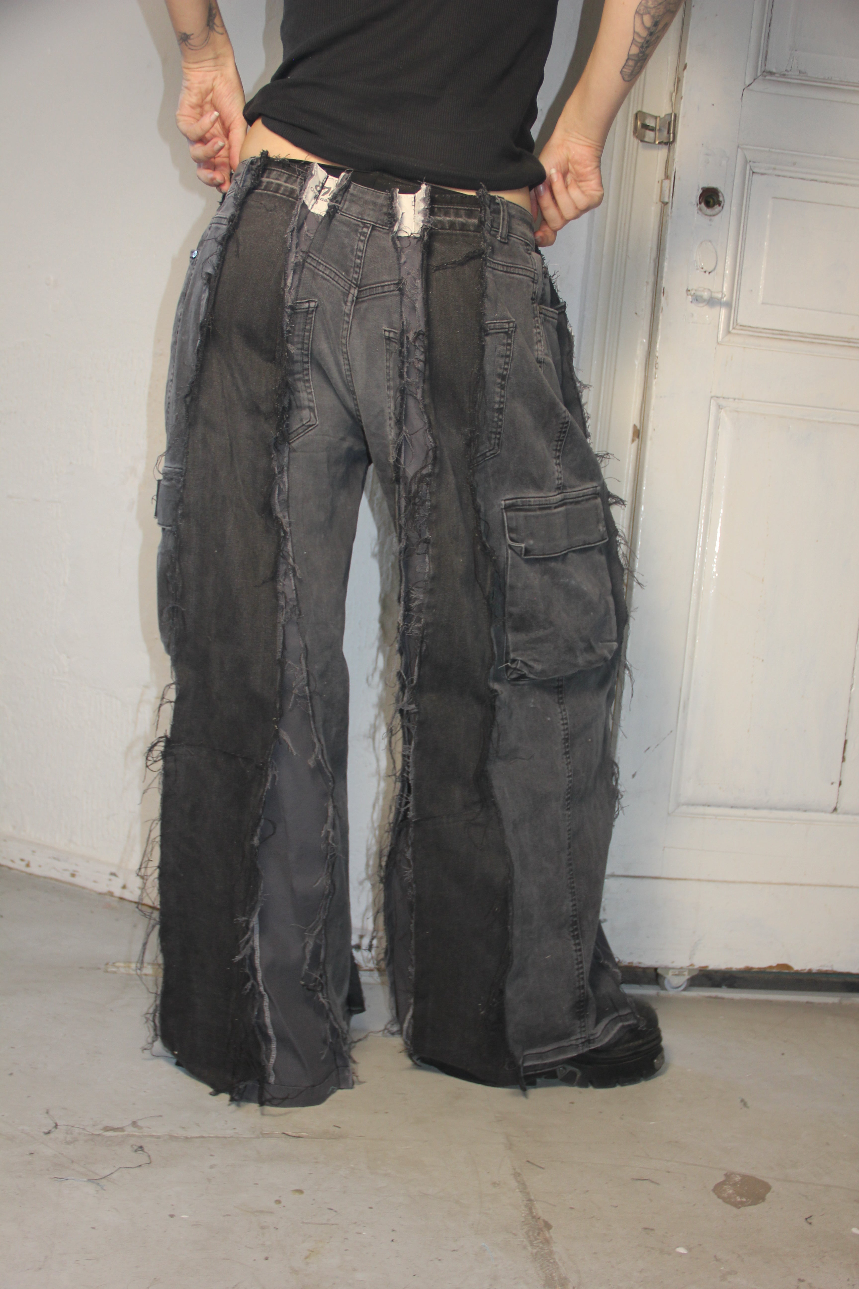 LIMITED EDITION BAGGY DARK GREY INSIDE-OUT CARGO SPG PANTS