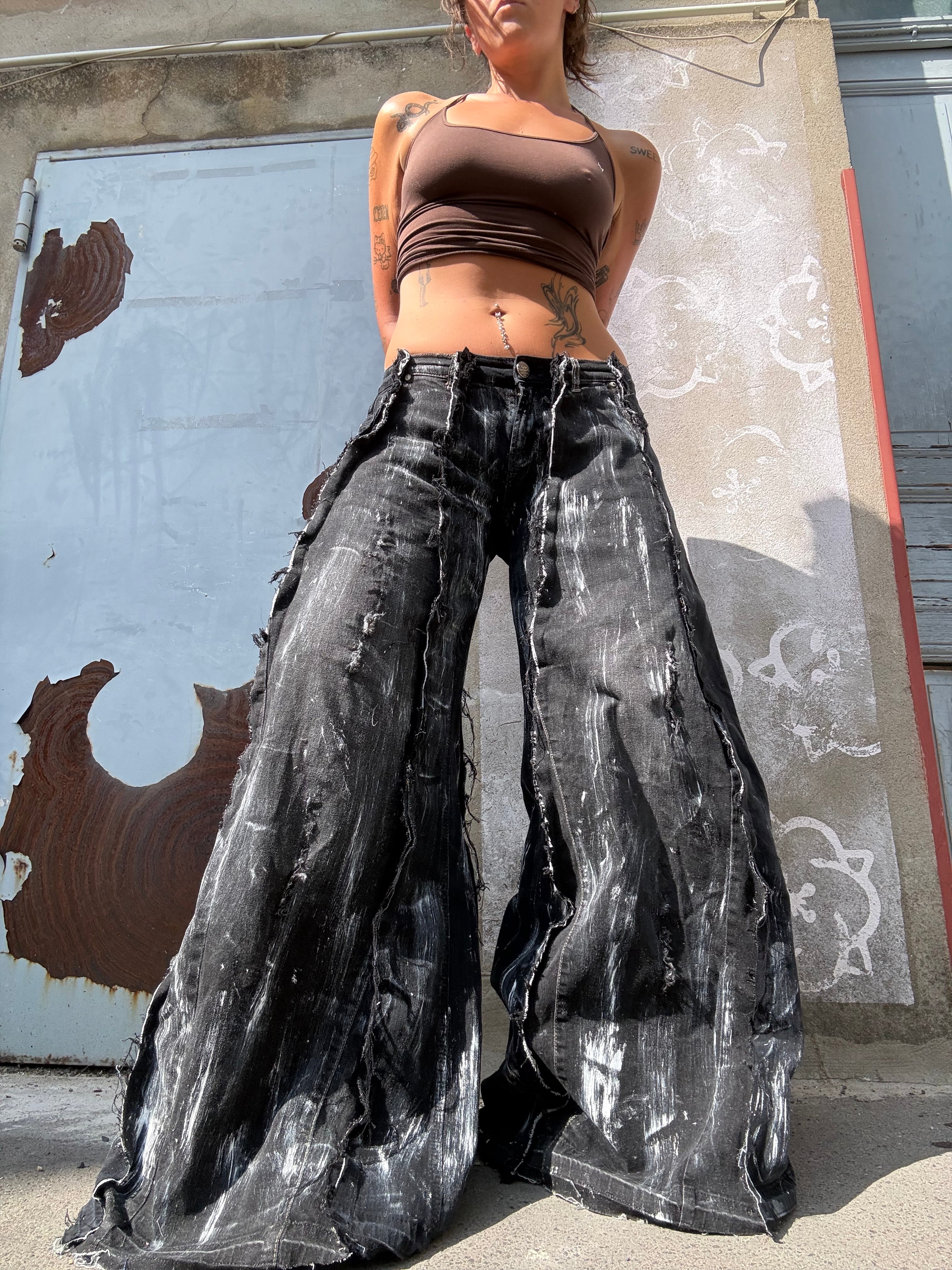 EXTRA BAGGY ALL BLACK / WHITE STAINED SPG PANTS