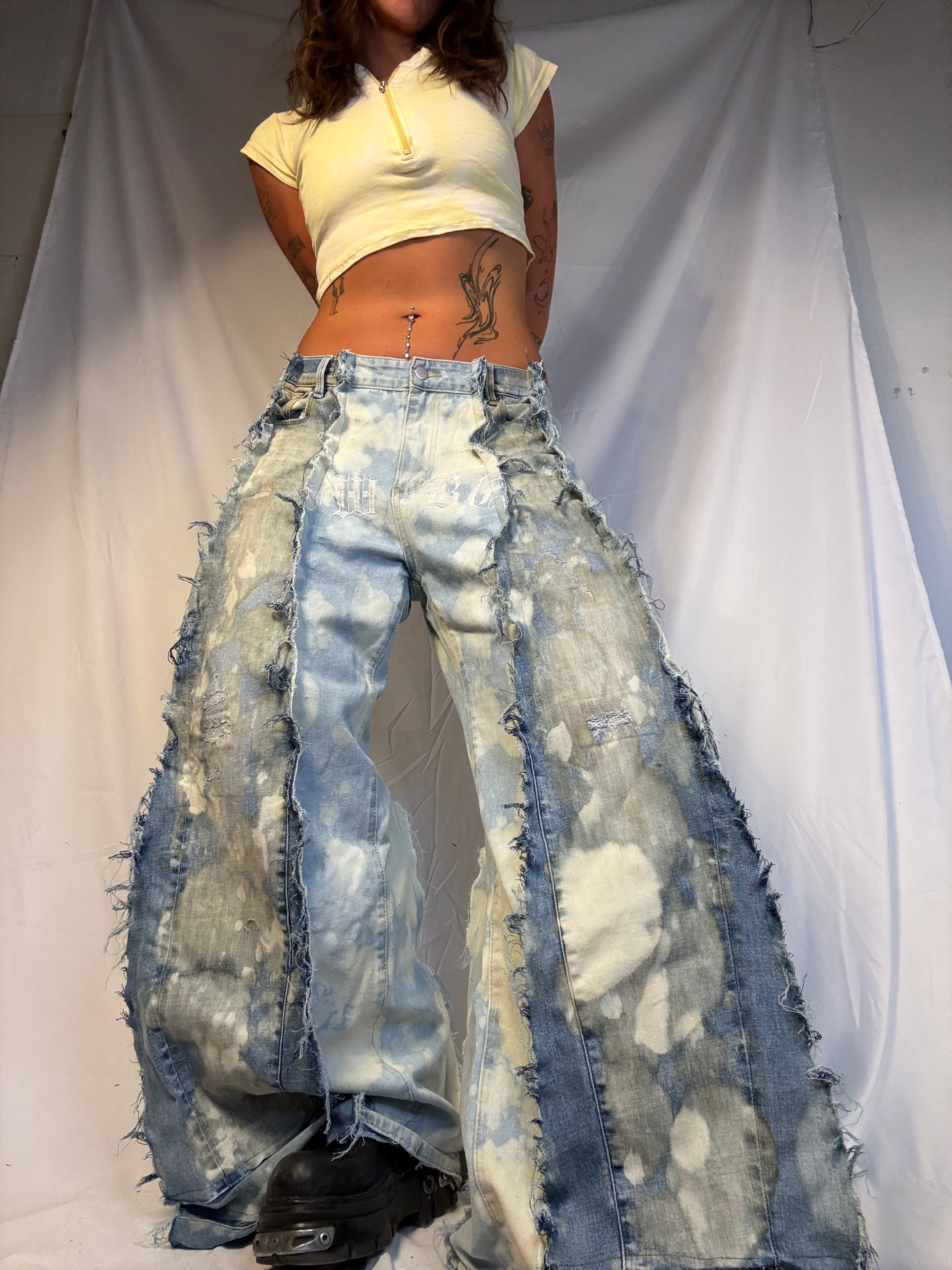 EXTRA BAGGY BLEACH STAINED LIGHT DENIM SPG PANTS