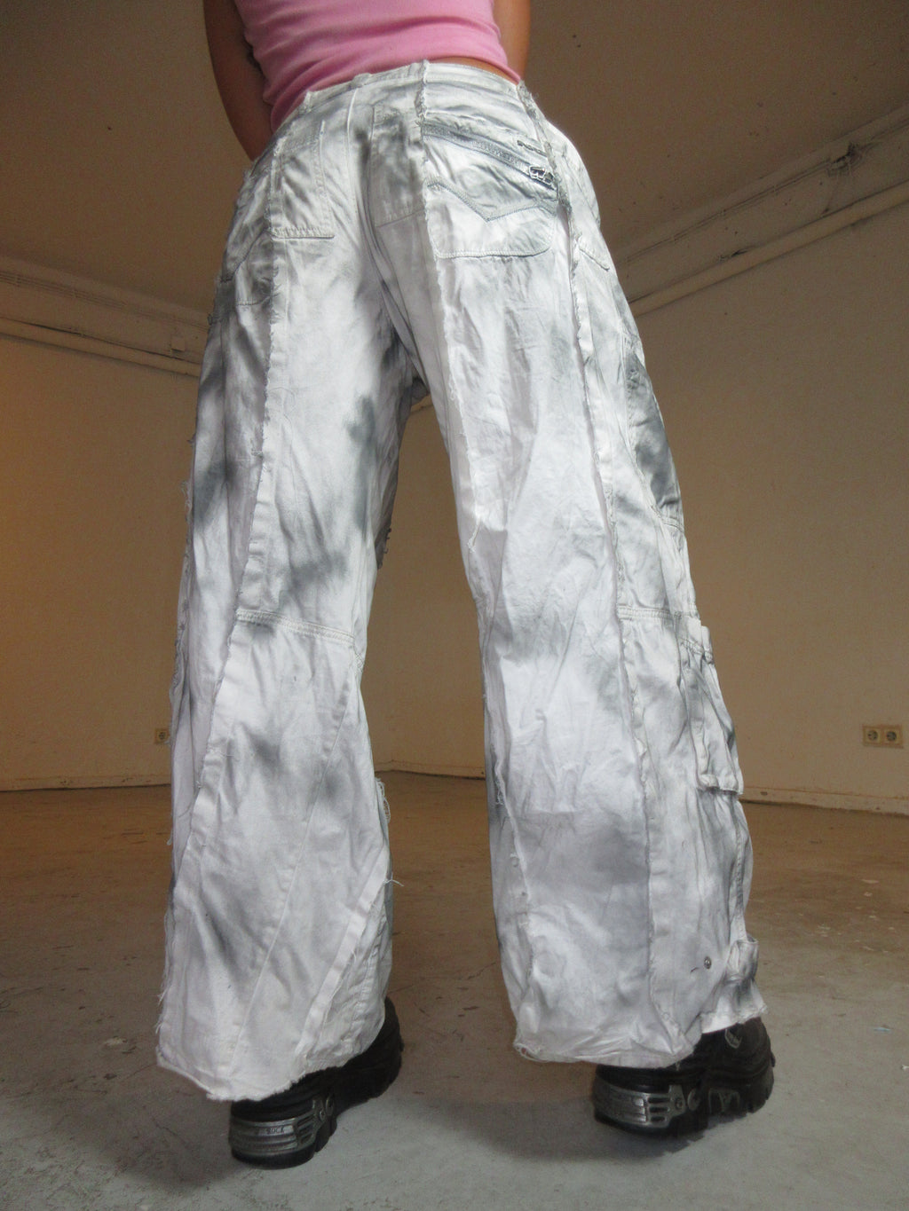LIMITED EDITION BAGGY Y2K WHITE STAINED CARGO SPG PANTS