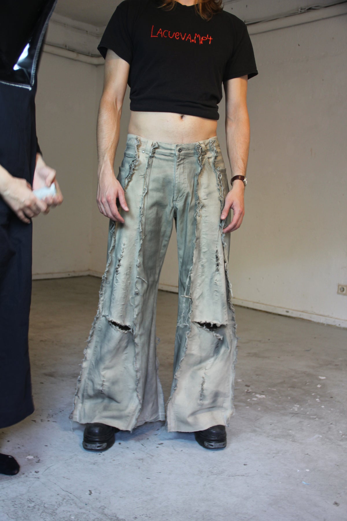 BAGGY RIPPED GREY-STAINED SPG PANTS