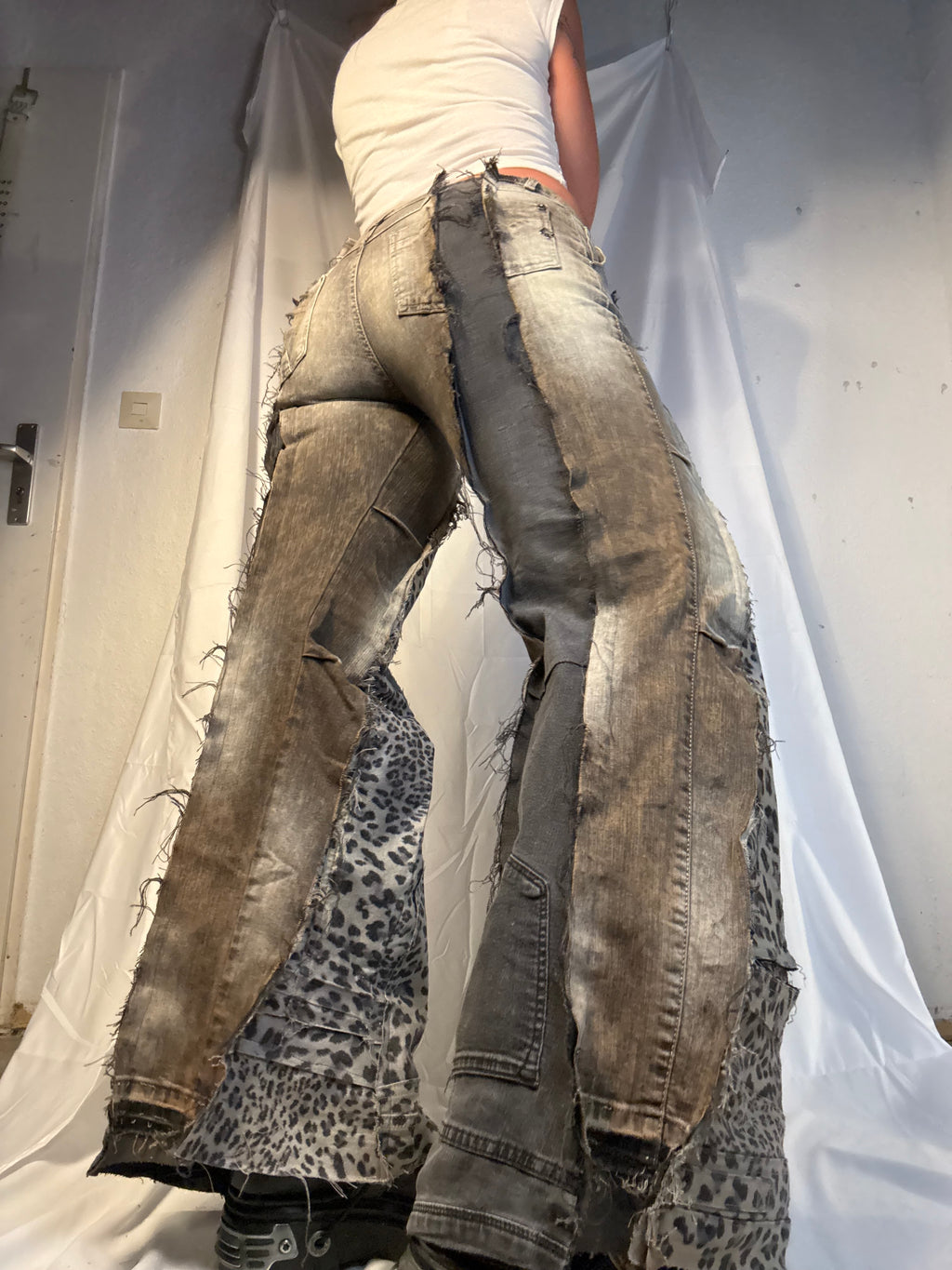 FLARED Y2K LEO / WASHED DENIM SPG PANTS